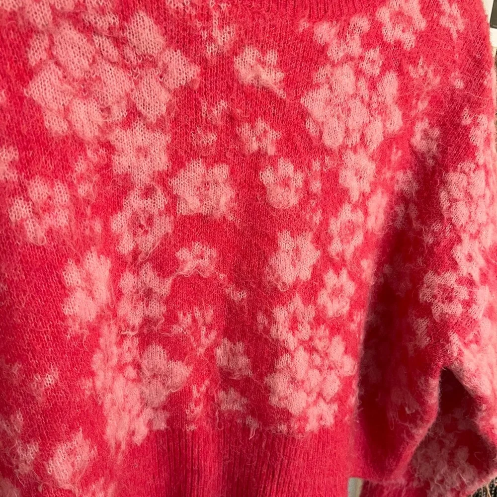 Zara Fuzzy Pink Cropped Crewneck Sweater with Floral Pattern - Picture 4 of 8